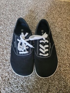 Whitin Barefoot Black Canvas Lace-Up Sneakers with White Accents